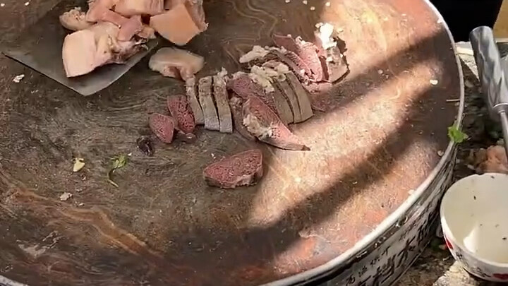 Shandong Big Market: Pork Soup for 15 Yuan a Bowl