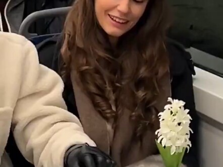 Anh em chơi lố bịch