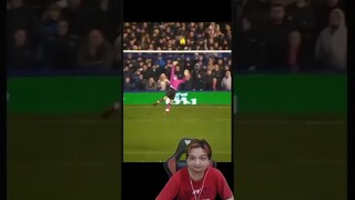 KIPER CETAK GOL DARI GAWANG KE GAWANG