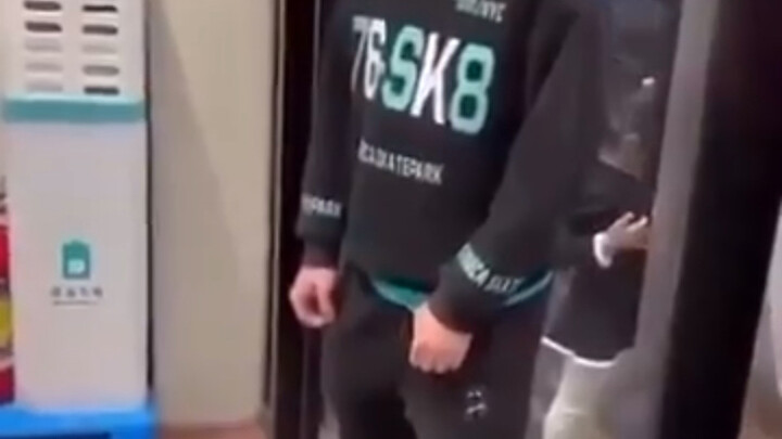 Chuyện kinh điển: Anh chuột bị cô gái từ chối kết bạn WeChat và còn bị mắng té tát