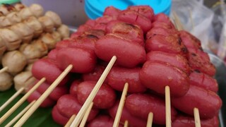 ลูกชิ้นย่าง ไส้กรอกแดงย่าง หอมๆ ร้อนๆ อร่อยๆ Thailand Street Food Meat Ball Grill