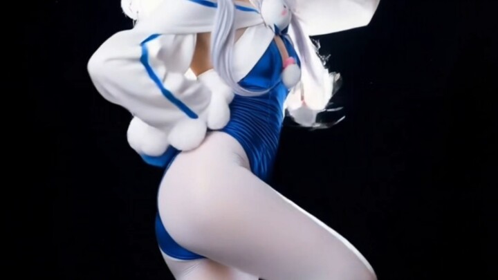 Bunny Girl on the Giant Swing!