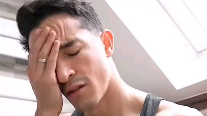Khi tôi đang đi đại tiện, tôi quên mất một điều quan trọng.