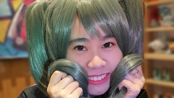 แม้จะดูคอนเสิร์ตอยู่ที่บ้าน ก็ต้องแต่งตัวให้จัดเต็ม แล้วโทรหาเพื่อนๆ กันเถอะ! Future Has You 2021