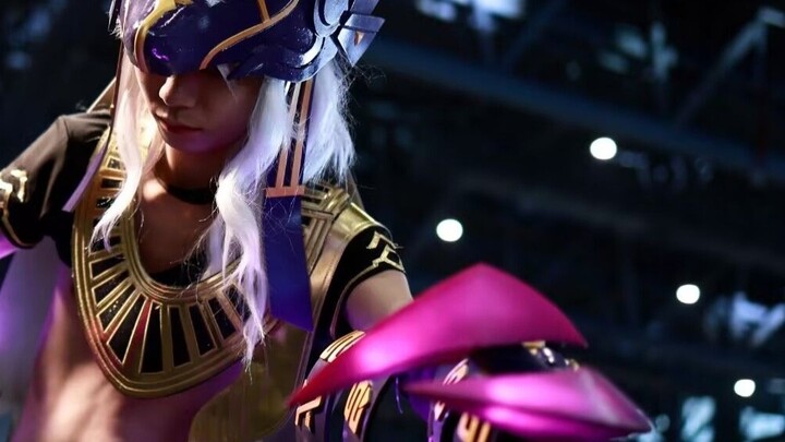 Alat peraga cosplay Cyno Claw yang bisa bertarung dan mengalir