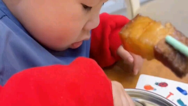 ลูกชายมีประโยชน์มากมายเลยนะ! # อีกวันแห่งความอบอุ่นระหว่างแม่กับลูก #