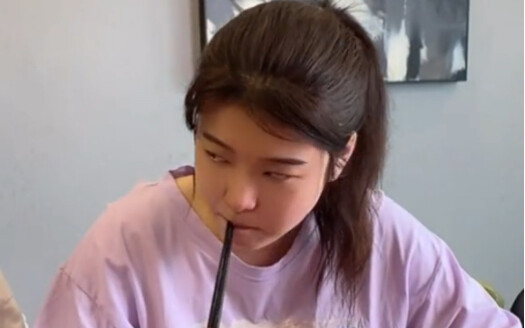 怪不得今天老姐这么安静哈哈 我愿称老姐为猪圈鲨手