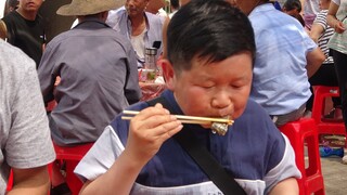 山里的小伙迎娶西安的美女博士，老男孩受邀去航拍，又吃酒席了