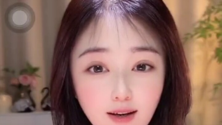 Chả trách các nữ streamer ngoài đời đều không ai nhận ra!