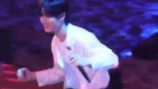 Ding Chengxin dancing midnight cha-cha? What a talented guy!