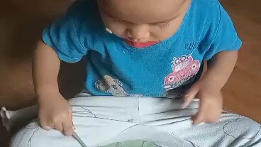 anakku lg doyan makan