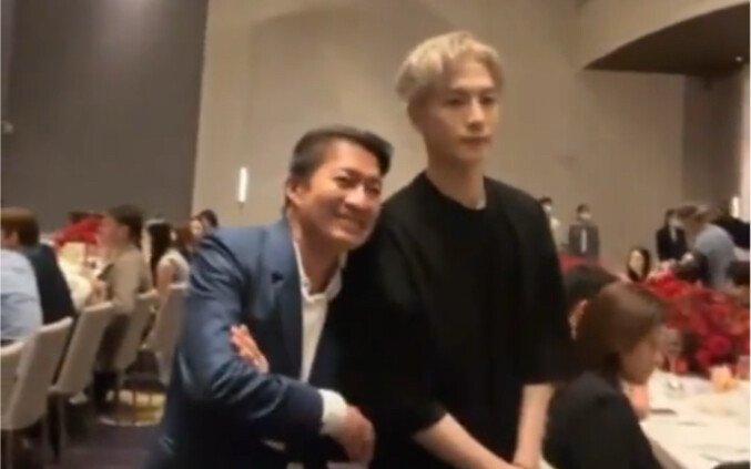 【Jackson Wang】Tempat Foto Kelompok Terkenal di Ponsel!!!