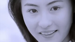 "When the sound of the drowning sounded, pure love appeared. A unique love story did not begin with 