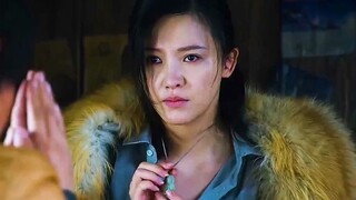 在这种条件下，爱情显得无比珍贵但又确实搞笑