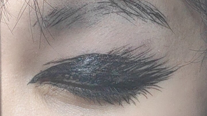 [Fun Prank] Seriously, who taught you to use eyeliner like that?!