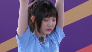 Trịnh Nại Hân treo mình trên xà ngang lâu đến nỗi suýt nữa ngủ quên, Từ Mộng Khiết cũng sững sờ.