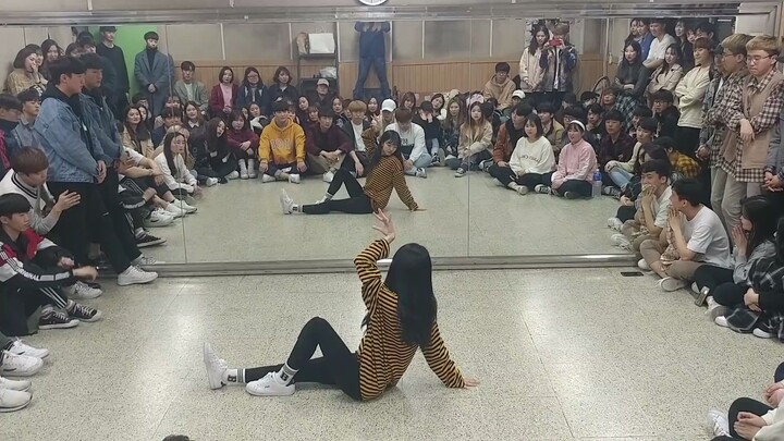 طلاب النادي يرقصون على أغنية Love On The Brain - ريهانا