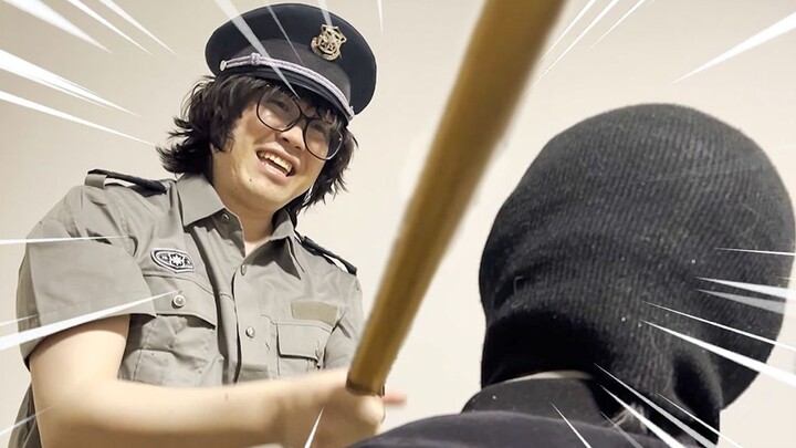 American police: Want to see fireworks flashing? No problem! (Swinging the baton