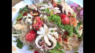 ยำวุ้นเส้นปลาหมึก