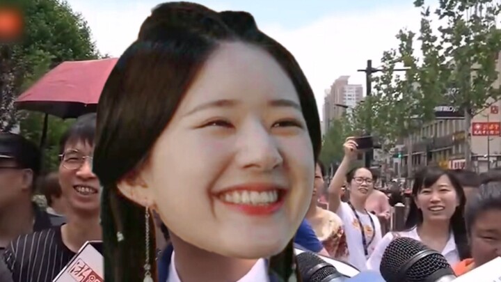 A Young Merchant's Interview During the Rush to Take the Exam