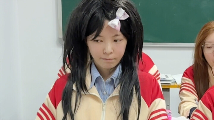 Harus diakui, aku benar-benar terpesona oleh pesona pribadinya.