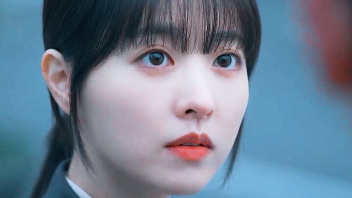The twin sister witnesses her elder sister jumping to her death and decides to swap lives with her i