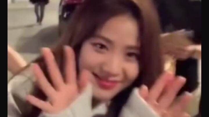 看来传说中智秀不上镜是真的，现实中简直不要太美！！！