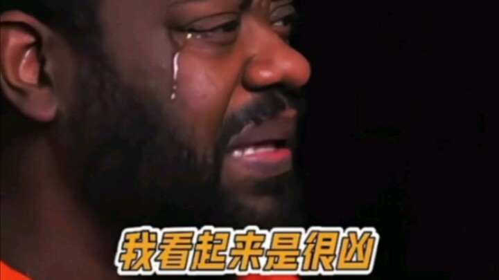 A fist the size of two apples holding a knitted scarf thinner than chopsticks—only those who get my 