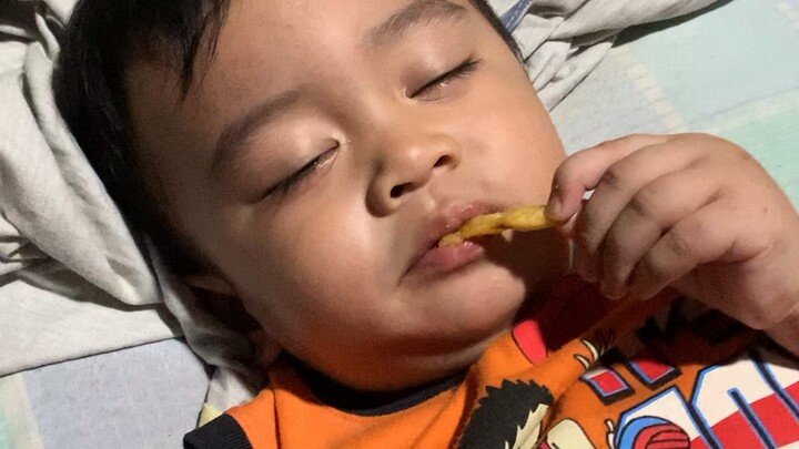 yung tipong antok kana pero gutom ka tas iniisp mo baka kainin ng iba kaya dapat pag sabay nalang🤪