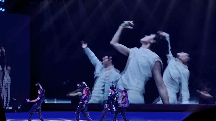 عرض رأس السنة في المدرسة الثانوية «moveT5» Turesure ˃ʍ˂