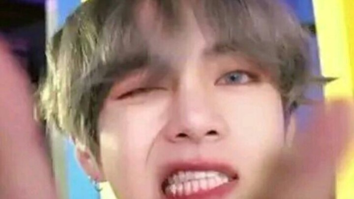 [Kim Tae Hyung] ทรงผมในปี 2017 เหมือนพระเอกอนิเมะเลย ดูดีมาก ๆ