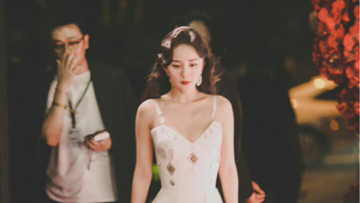 ซุปตาร์หญิงมักจะมีสองสาวนี้อยู่เสมอ นางเอกตัวแม่แห่งวงการบันเทิงแบบเต็มขั้นเลย! 【จ้าวลี่อิ่ง & หยางม