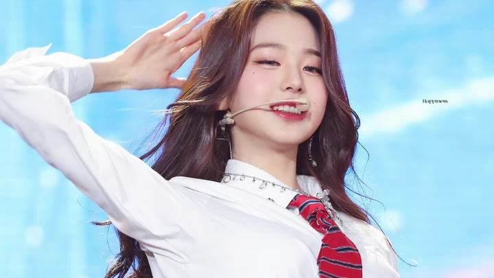 Thiên Bẩm Idol IVE Jang Won-young – LOVE DIVE quay trực tiếp, đổi trang phục chỉ với một cú nhấp