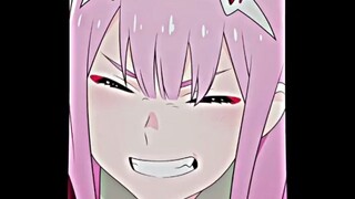 Cô nàng tóc hồng