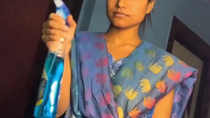 Young Hot Lady Cleaning the Mirror (HoTTube 01)