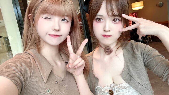 After the bestie changed her clothes, both of them fell silent...