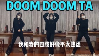 Tôi bắt đầu chống cự với những chi vừa bị ép!! Tôi đang nhảy theo bài DOOM DOOM của TRI.BE. Sao anh 