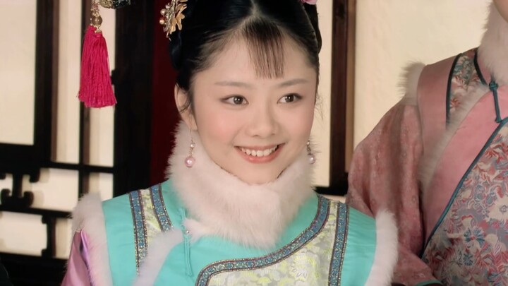 อายุยังน้อยแต่กลับมีเสน่ห์เย้ายวน แสร้งทำเป็นไร้เดียงสาเพื่อให้ฮ่องเต้ทรงโปรดปราน