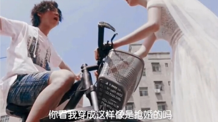 Tôi vẫn chưa thể nguôi ngoai, tôi đã lén yêu anh ấy rất lâu, rất lâu mà giấu kín không cho ai biết