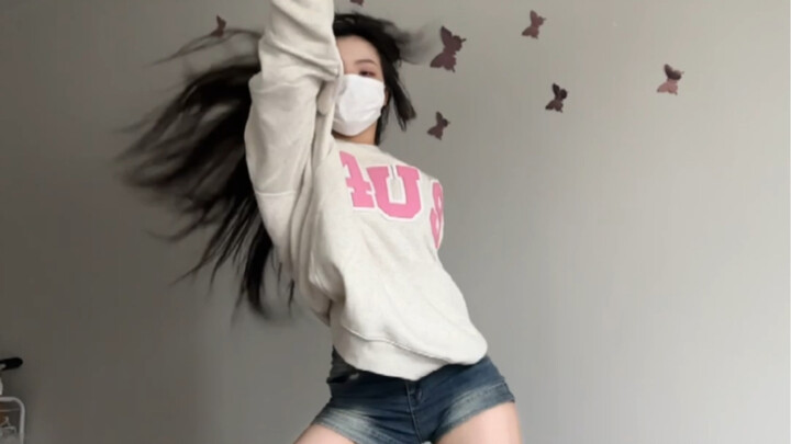 单在颜值这一块 我敢说整个四川 甚至是整个西南F4  我啥也不是#斩女  #女生帅起来  #dance    uu们 是加闪光好看还是不加闪光好看啊？