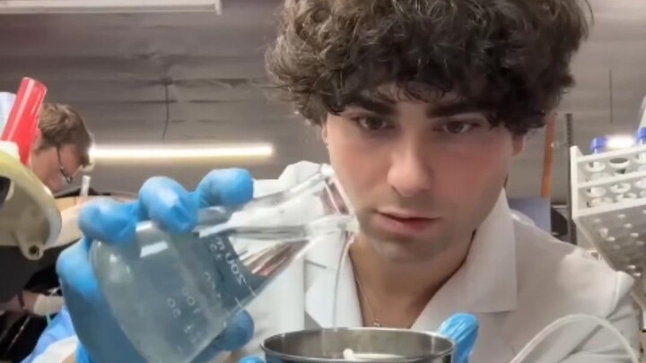 【كوبي بيرسين】 رحلة شاملة لجمع الحمض النووي من روبوتات توصيل الطعام في كاليفورنيا!