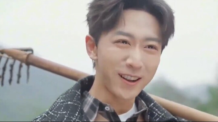 หนุ่มจนกลับชนบท เจอVIPระบบบังเอิญใช้แล้วรวยแสนล้าน และได้แต่งกับภรรยาCEOสวย