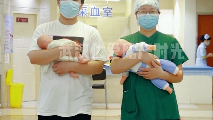 The Right Way to Hold Babies of Different Ages from 0 to 12 Months