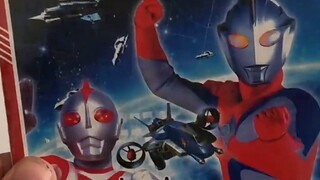 Saya masih dapat menemukan versi kertas dari CD masa kecil Ultraman, yang membuat saya menangis!