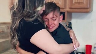 一直盼望当哥哥的男孩，梦想成真的那一刻，激动地哭了！