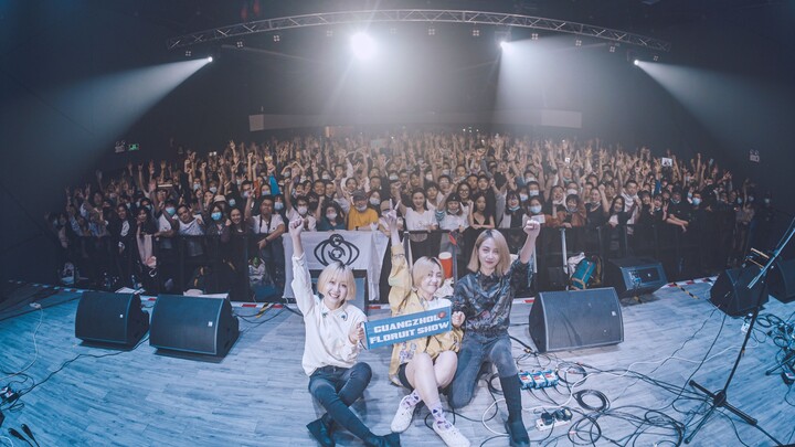 【فولوشو】«بماذا أُبقيك معي؟» جوّ حماسي مليء بالدموع في الحفل الحي مع غناء جماعي عاطفي!