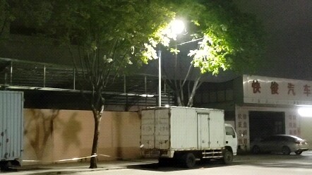 من هذا؟ هل يعرفه أحد؟