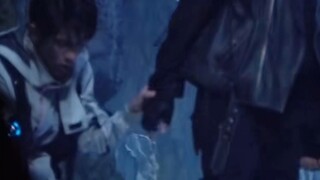 [Double Season Black Flower] Not only was he reluctant to let go, he actually pulled it back!