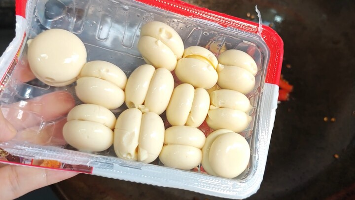Bữa sáng của cô bé đáng yêu