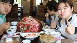 [Hàn Quốc] 3 mẹ con đi ăn  Bulgogi và cả chục món ăn kèm theo cực ngon